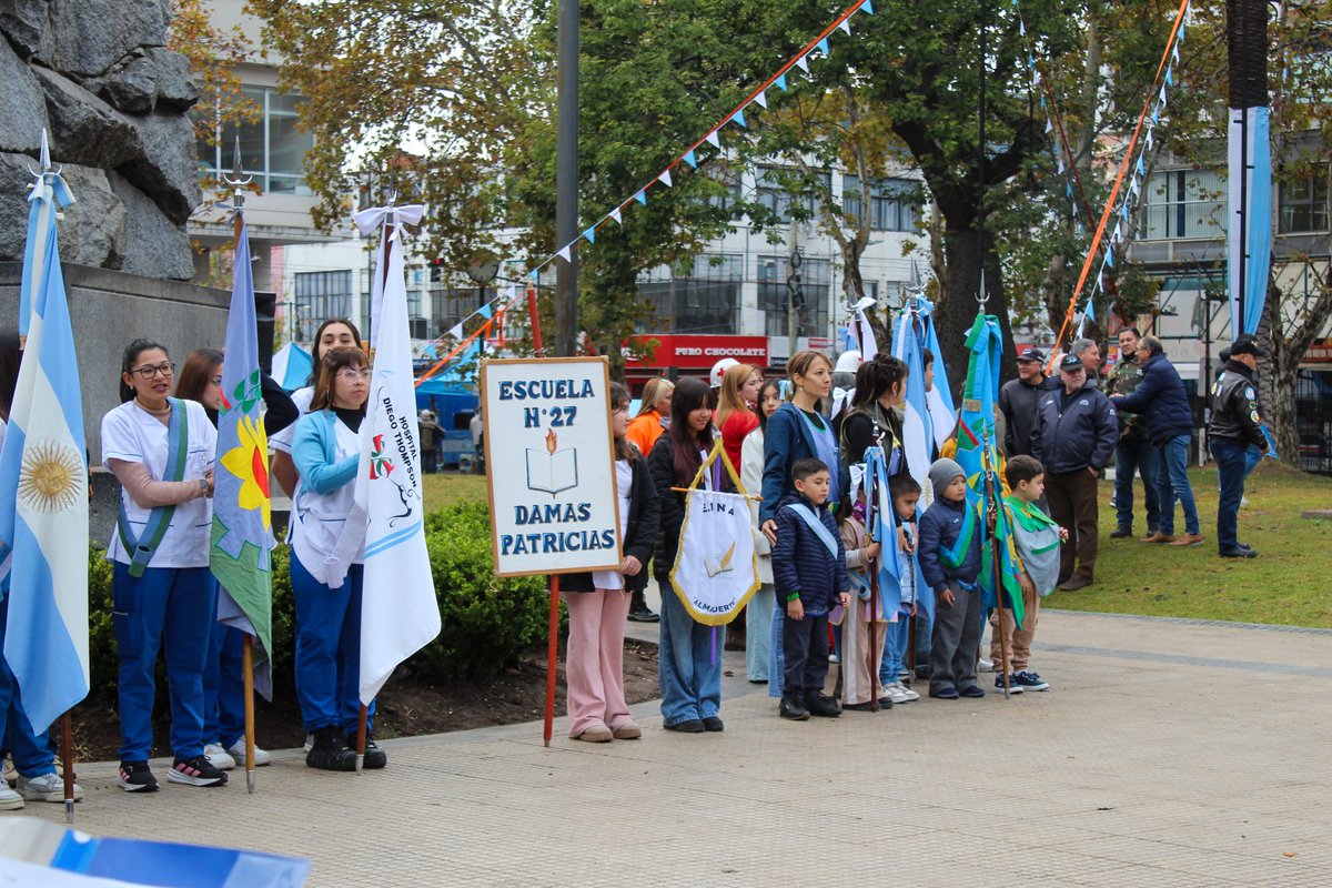 rditale's tweet photo. En este #25deMayo participé del acto en mi ciudad junto a instituciones, autoridades, vecinos y vecinas, reafirmando la importancia de la comunidad, la empatía y el compromiso colectivo.

La patria vive en cada gesto de encuentro y solidaridad, es nuestro compromiso cuidarla 🇦🇷 https://t.co/E6vREkMkR5