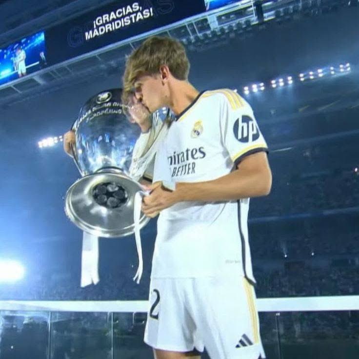 frwqmmd741562's tweet photo. Nico Paz after winning the UCL 
with Madrid

​Nico Paz after Como's UCL qualification https://t.co/WeC5FKs422