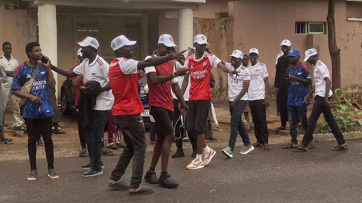 Armeeyn's tweet photo. Arsenal Fans https://t.co/ZEmdIN6bIg