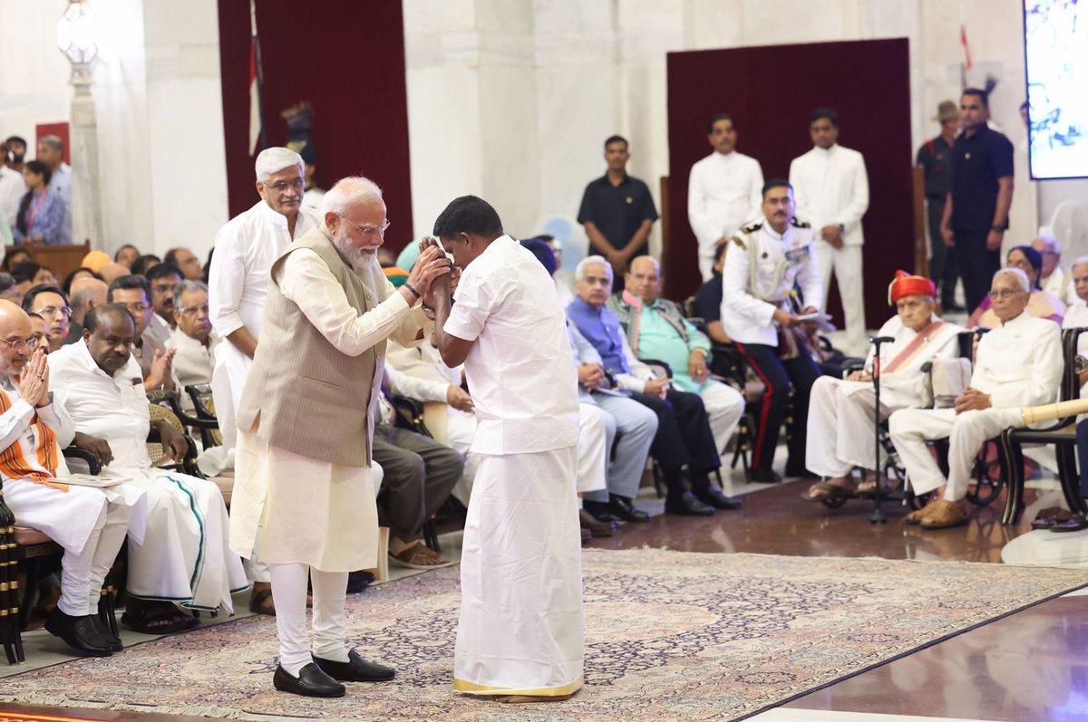 Narendra Modi tweet media