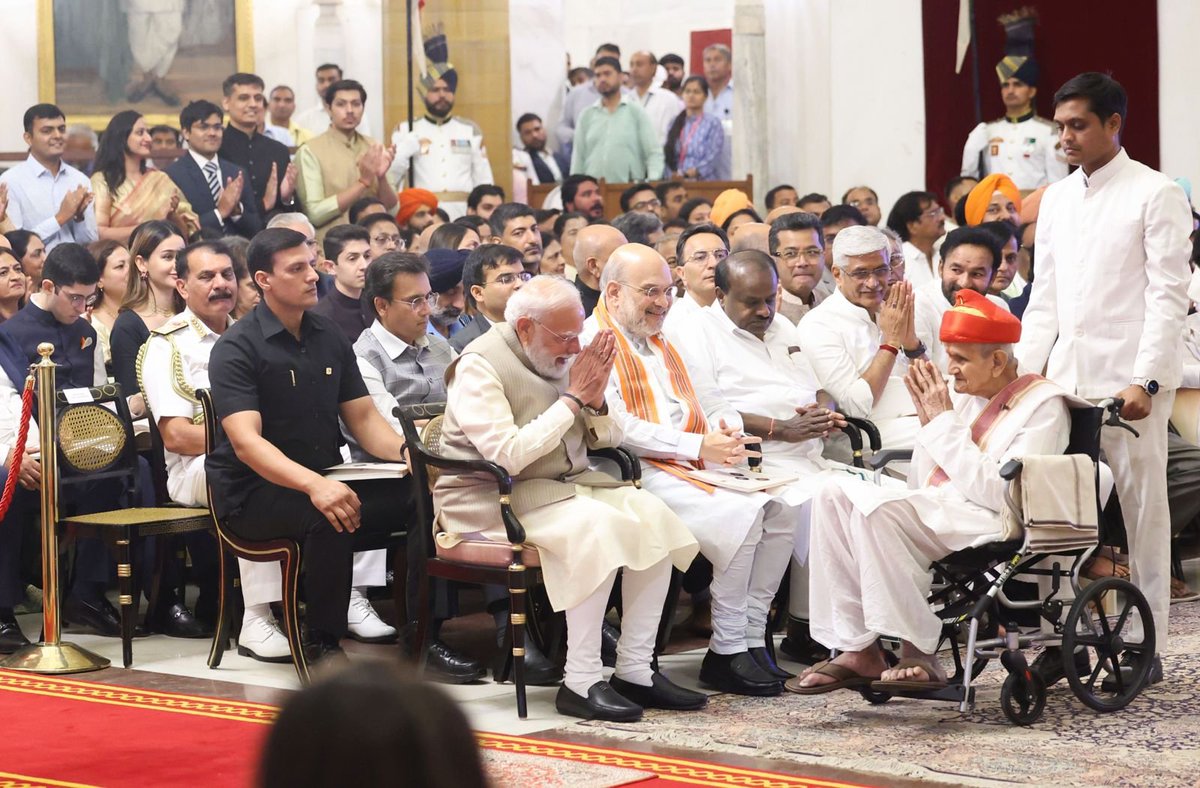 Narendra Modi tweet media