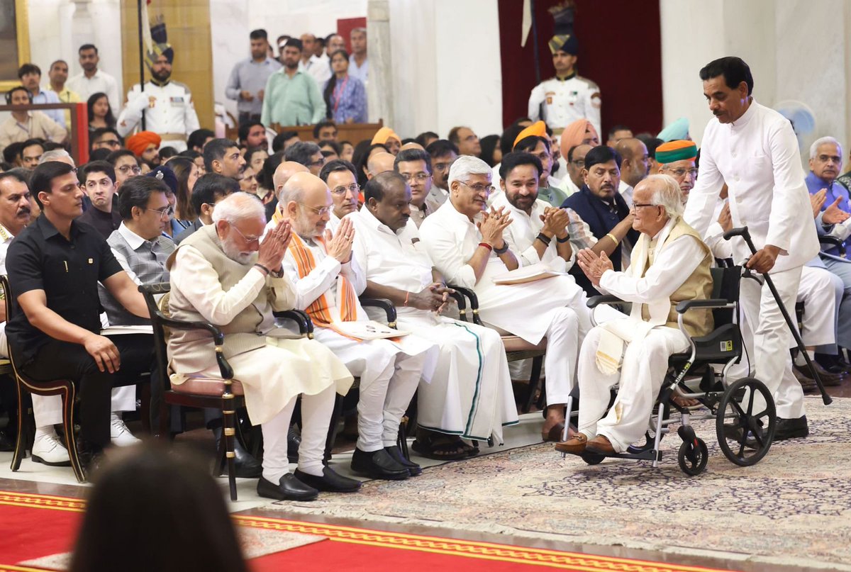 Narendra Modi tweet media
