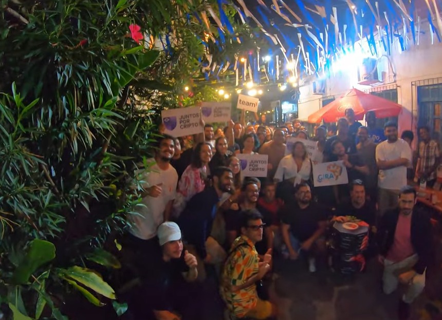 GiraHubWeb3's tweet photo. O Bahiacast  esteve presente no Global Pizza Party Salvador e fez um mini documentário pra gente!

Da um saque aqui no no link  https://t.co/g3Fxlof0Xu

@Pizza_DAO
@Team1BR
@RioCryptoHub
@ensdomains
@JuntosPorCripto
@SuperteamBR 
@donjorgee 
@benibauer3 
@hiranonft 
@flahvus https://t.co/1kJAzvt7YZ