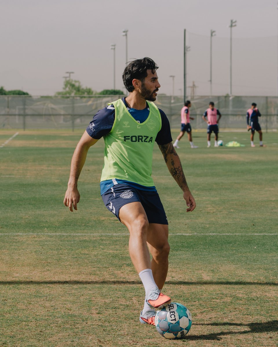 eplocomotivefc tweet picture