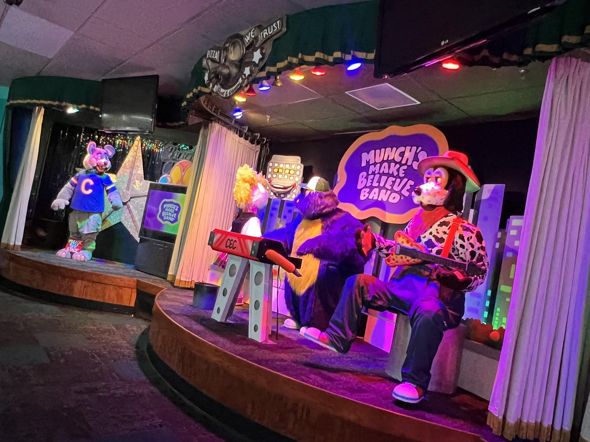 Crazy Ass Moments In Chuck E Cheese History tweet media