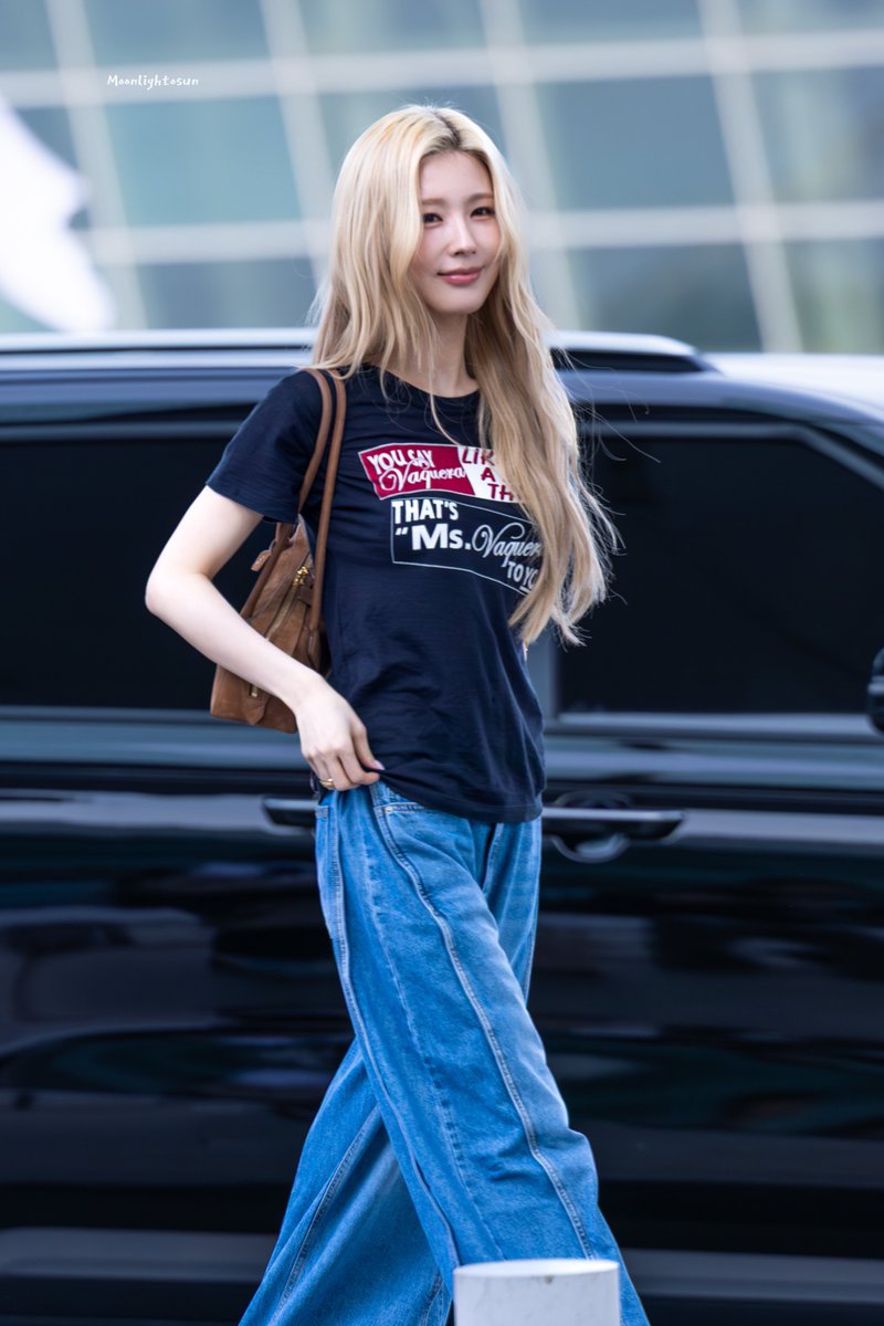 Moonlightosun's tweet photo. 260525  ICN✈️

OOTD💙

#MIYEON #미연 #ミヨン #idle #아이들 https://t.co/R4U2Be8zwj