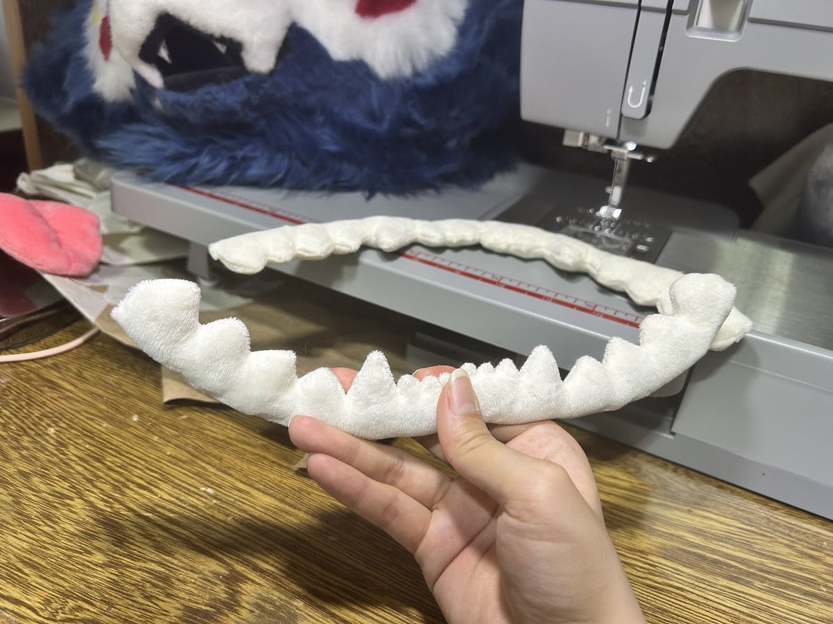 forest_fuzz's tweet photo. Currently experimenting with making plush teeth 💪🏻

#fursuitmaker #fursuitcommissions #commission https://t.co/EsVGTt014P