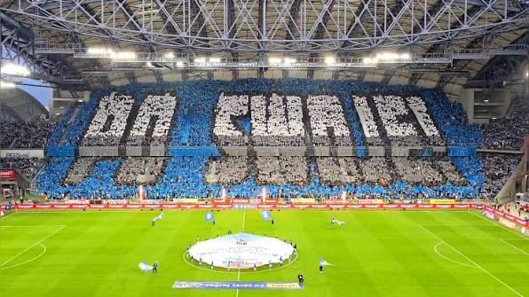 gzik_kks's tweet photo. Kiedyś można było się przyczepiać, ale od pewnego czasu na trybunach także jesteśmy liderem w lidze🔵⚪️🔥 https://t.co/ZzGDSwXJ8D