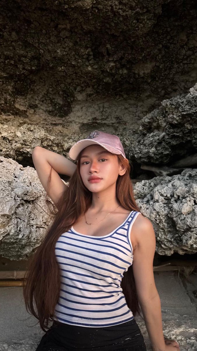 bahanrarecrot's tweet photo. bayangin lo punya temen kuliah kaya gini, tiap pulang kampus coli bayangin muka doi, pejuhin foto-fotonya. fuckk emang enak bgt muka, toket, sama keteknya, layak bgt jadi penampungan pejuh, lonte enak underated.

#bahancoli #bacol #penampunganpenuh #sange https://t.co/seztk9YrZY