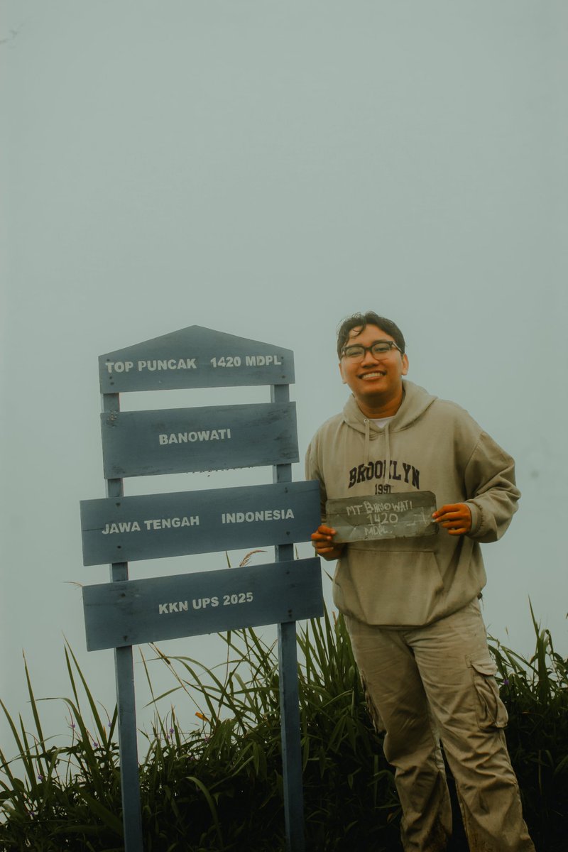 ZURAFF3's tweet photo. Berangkat jam 2 dini hari lewat jalur siregol sampe titik tracking jam setengah 5 pagi dikarenakan Jalannya bagus sekali (padahal gmap 2 jam sampe). Hhh mungkin untuk mencapai ketenangan itu sendiri butuh perjuangan yang banyak. https://t.co/QVQsYw4XxB