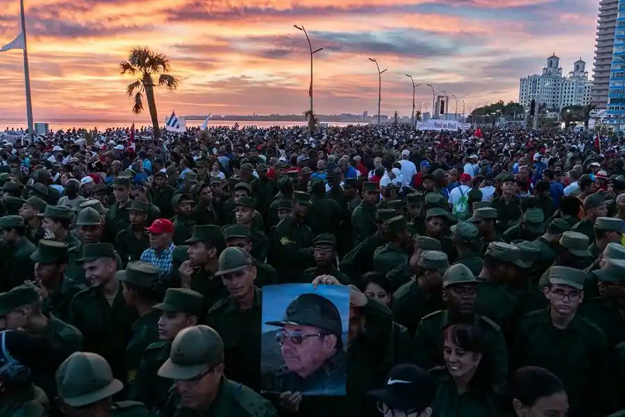 radiocmhw's tweet photo. 🇨🇺 Hasta el próximo 3 de junio, fecha en que celebraremos el cumpleaños 95 del general de Ejército Raúl Castro Ruz, se desarrollarán tribunas abiertas en toda #Cuba, para condenar el infame acto del Departamento de Justicia de Estados Unidos contra el líder cubano.

#Hilo ⬇️ https://t.co/BXJKURaGtm