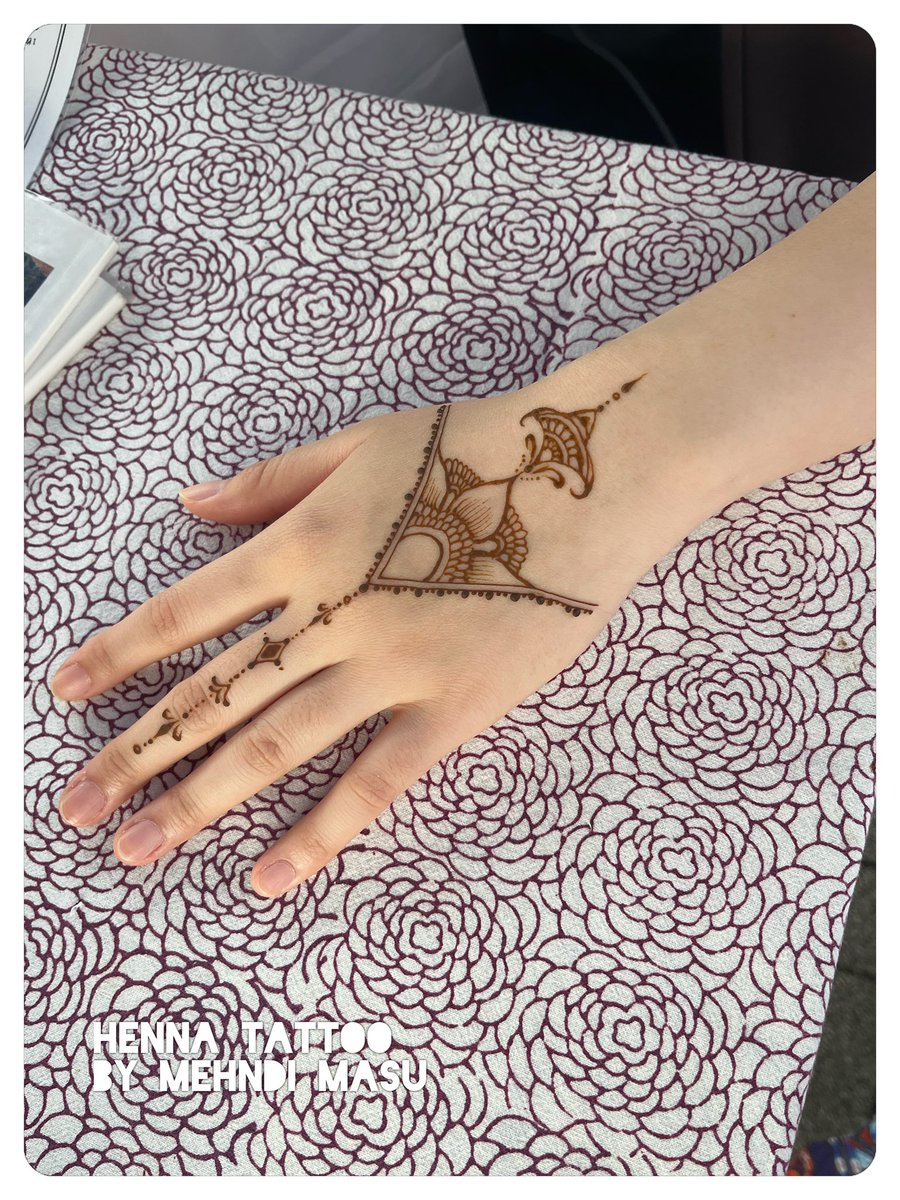 MEHNDI_MASU's tweet photo. 絵本描きたいのよね

#ヘナタトゥー　#ジャグアタトゥー #ラオスフェス　#mehndi  #Hennatattoo
 #Henna #jaguatattoo #jagua #mehndi #mehndiart #mehndimasu #hennart #ヘナタトゥー　#ジャグアタトゥー #ジャグア #ヘナアート　#メヘンディー https://t.co/gGXRREC0yi