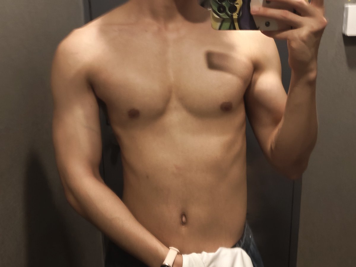 tsivan034's tweet photo. 都不知道肉去哪了，目前体重在65kg.
别告诉我重的都是脂肪，你知道这样对一个小男孩造成多大的伤害吗😭😭 https://t.co/flM8iMZLzZ