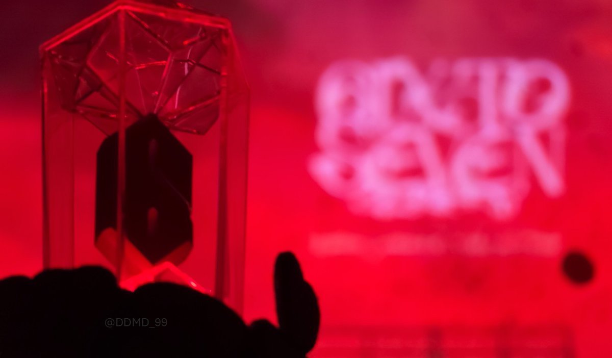 DDMD_99's tweet photo. รีวิวคอนน้องเอ๊บ: แดงหม���ทุกอย่าง
Backdrop แดง / J-flag แดง / สโลแกน แดง
คมแฝกบง แดง / กลีบดอกไม้โปรยปรายตอนจบ แดง
ตาน้องเอ๊บ แดง ตาเราก็ แดง แดงมาก ฮืออออ
ขอบคุณน้องเอ๊บสำหรับ 7 ปี และรักนะตลอดไป ❤️
#AB6IX #에이비식스 #6IX_TO_SEVEN 
#JEONWOONG #KIMDONGHYUN 
#PARKWOOJIN #LEEDAEHWI https://t.co/UVelIt44pV