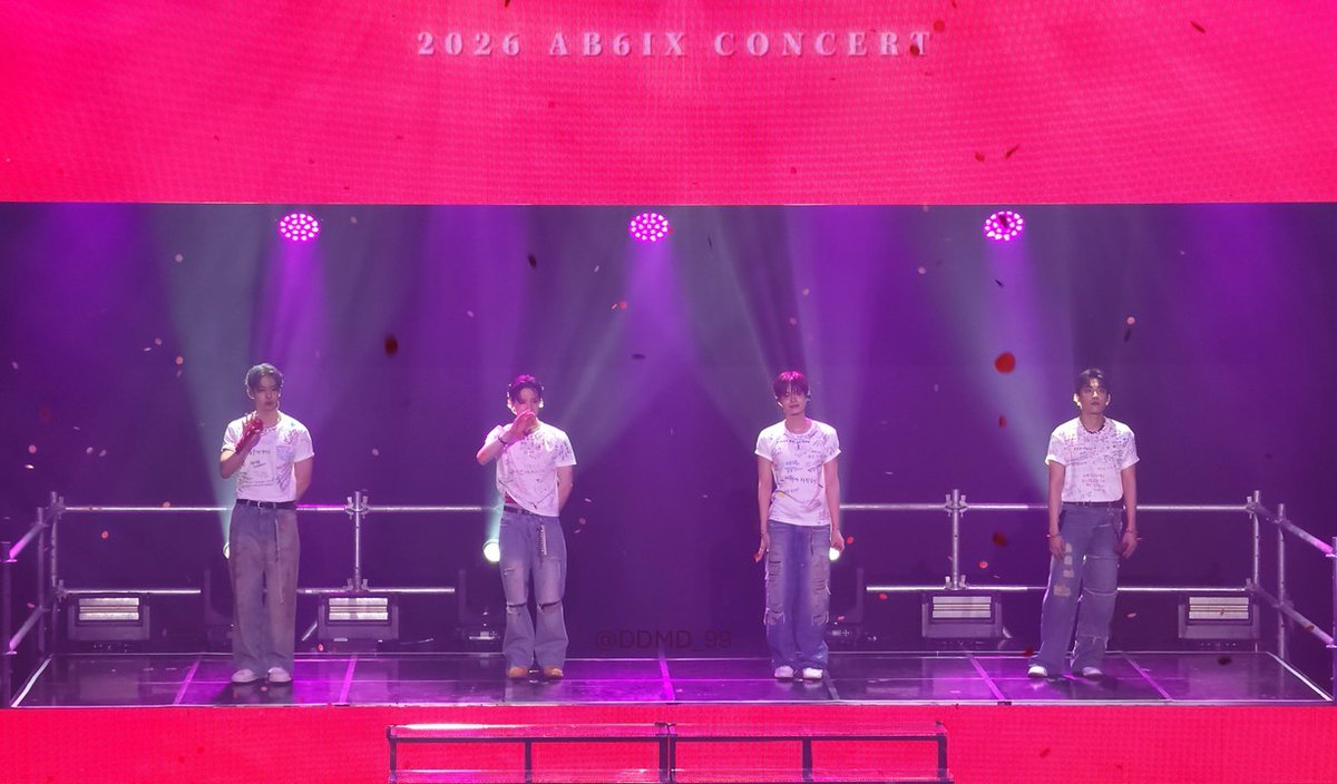 DDMD_99's tweet photo. รีวิวคอนน้องเอ๊บ: แดงหม���ทุกอย่าง
Backdrop แดง / J-flag แดง / สโลแกน แดง
คมแฝกบง แดง / กลีบดอกไม้โปรยปรายตอนจบ แดง
ตาน้องเอ๊บ แดง ตาเราก็ แดง แดงมาก ฮืออออ
ขอบคุณน้องเอ๊บสำหรับ 7 ปี และรักนะตลอดไป ❤️
#AB6IX #에이비식스 #6IX_TO_SEVEN 
#JEONWOONG #KIMDONGHYUN 
#PARKWOOJIN #LEEDAEHWI https://t.co/UVelIt44pV