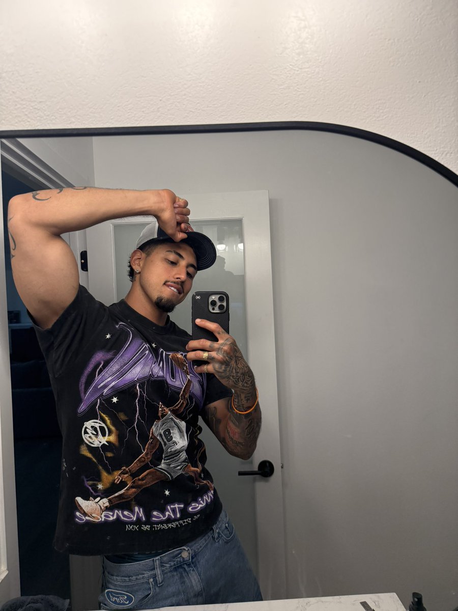 Alan tweet media