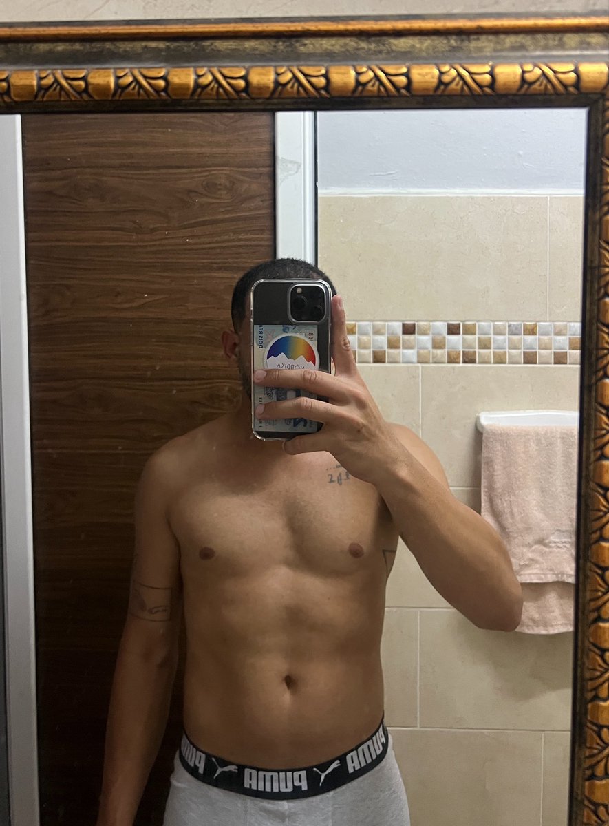 hosco00's tweet photo. Another mirror pic https://t.co/xv7wwUXUWg