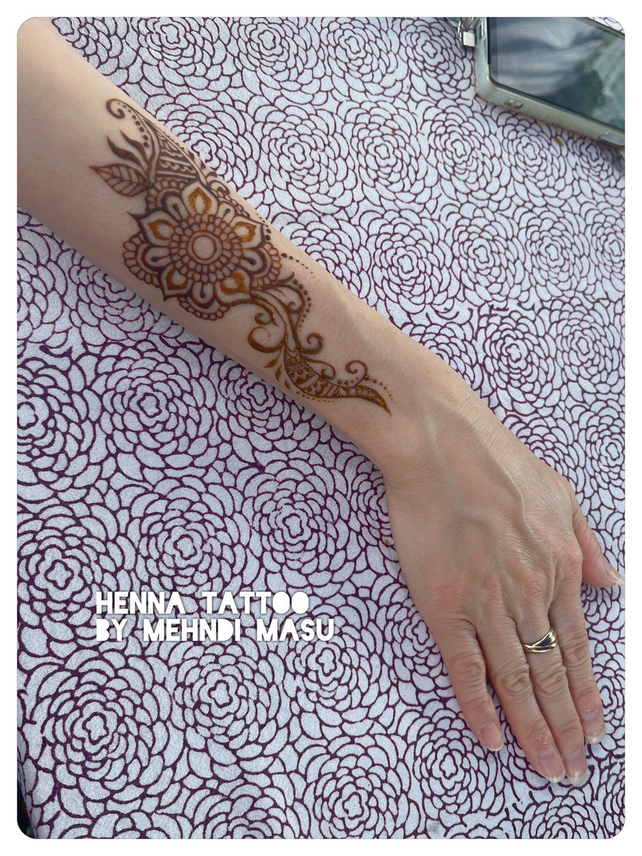 MEHNDI_MASU's tweet photo. 終わっちゃったけど　カンボジアフェスは忙しかったよ、
#ヘナタトゥー　#ジャグアタトゥー #ラオスフェス　#mehndi  #Hennatattoo
 #Henna #jaguatattoo #jagua #mehndi #mehndiart #mehndimasu #hennart #ヘナタトゥー　#ジャグアタトゥー #ジャグア #ヘナアート　#メヘンディー https://t.co/mDzShdp1uL