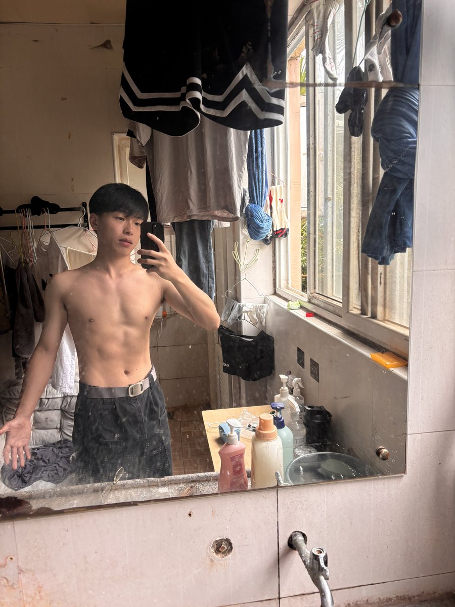 luxuanhan's tweet photo. @lilicyan_ 这样算吗  还在努力健身 https://t.co/GT6TZuAOS0