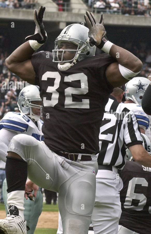 thesybb's tweet photo. @VinnysCorner1 Raiders fans know who’s getting the rock! https://t.co/84w3AAg8sh