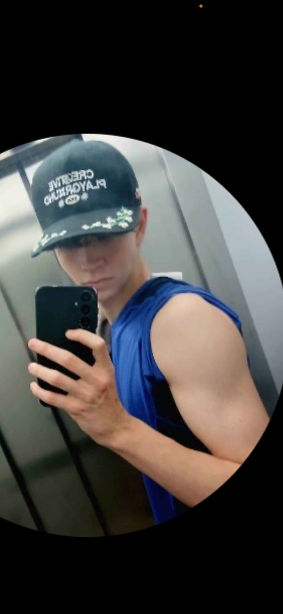 IVANCk tweet media