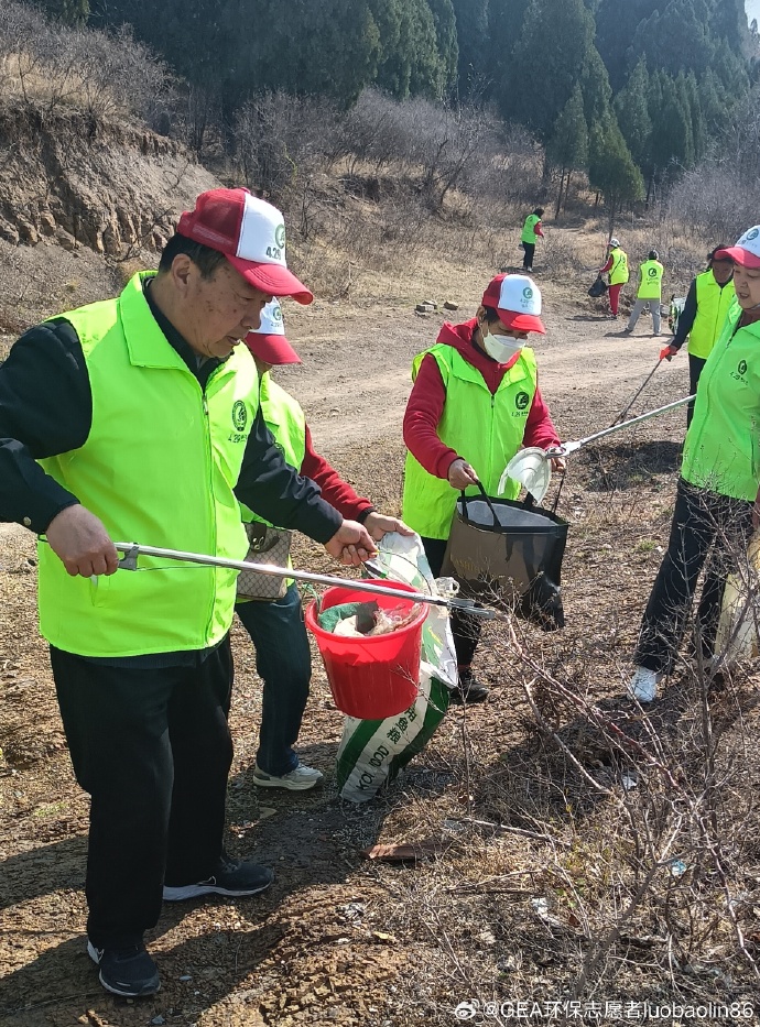 My100happydays's tweet photo. [Exciting news! Our campus volunteer club is organizing a weekend park cleanup—all supplies provided. Come join us to make our community greener! ]， https://t.co/2wNaiXmEhM