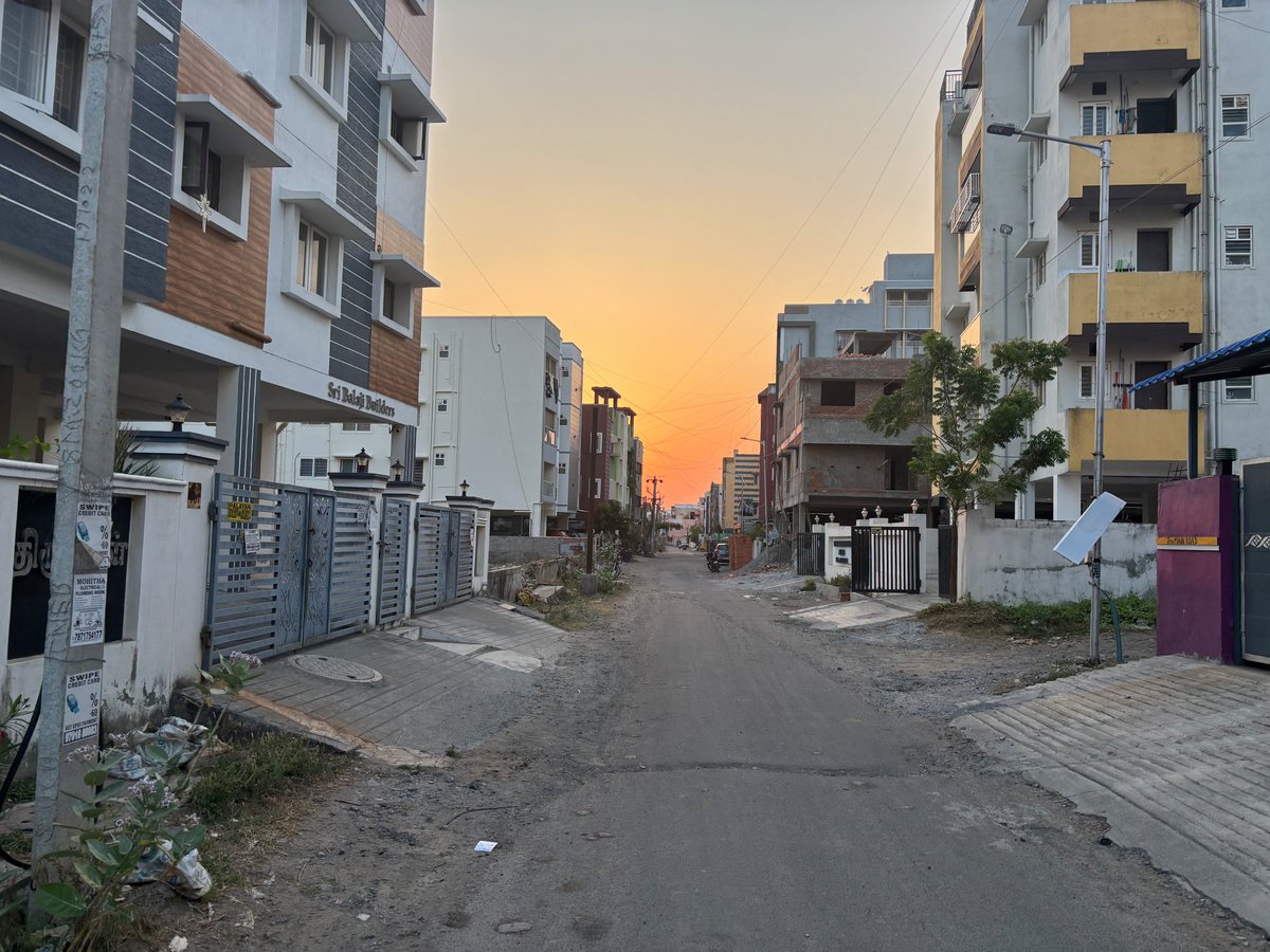 surendranb's tweet photo. Sunsets in Summer! #Chennai 🤩 -- probably the only consolation to the 🥵 https://t.co/Wkt9DSjz5a