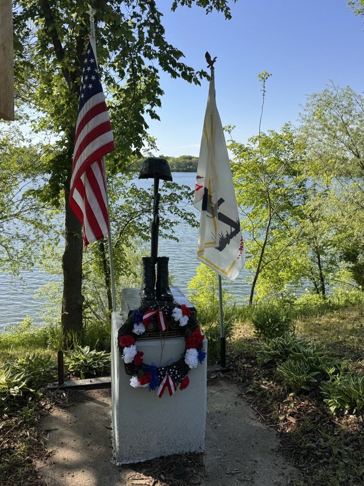 FuldaRaiders's tweet photo. Thank you to our country's military members who gave their lives defending our freedom 🇺🇸 And thank you to the FHS Band members who performed to show their appreciation on Memorial Day! 🎷🎺🪊👍 https://t.co/CU6SHnvvKb