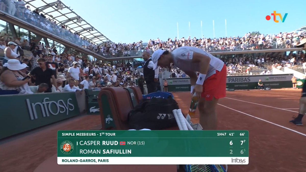 UniversRuud's tweet photo. Casper Ruud s'impose au tie-break dans un 2ème set beaucoup plus accroché #ROLANDGARROS https://t.co/aMmGupZUu9