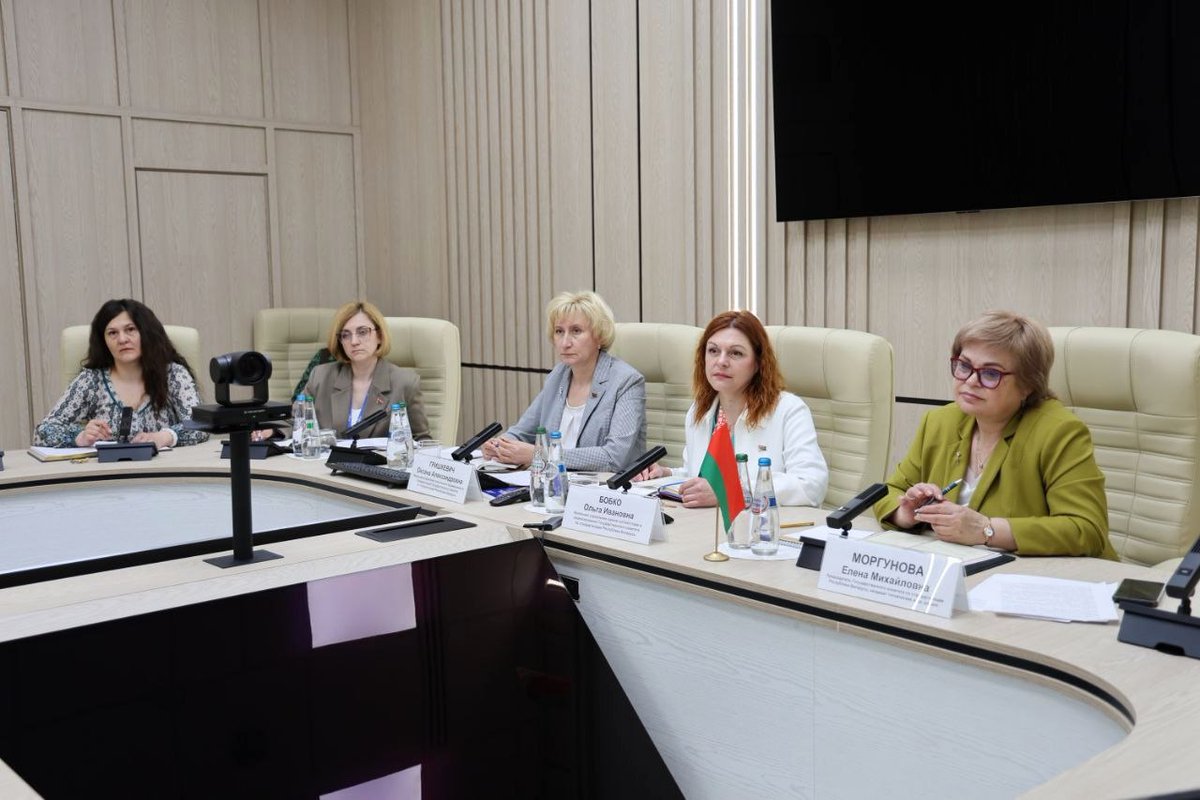 Gosstandart's tweet photo. Председатель Госстандарта Елена Моргунова и руководитель представительства Нижегородской области Российской Федерации в Республике Беларусь Андрей Дудкин провели рабочую встречу
https://t.co/otNlCJyE3c https://t.co/o7k3QRGy0o