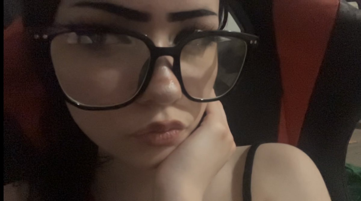 Deadpercsx's tweet photo. Me if anybody cares😽
#egirl #girl #emo #emogirl #media #cute #promotwt https://t.co/h9PRupHAR6