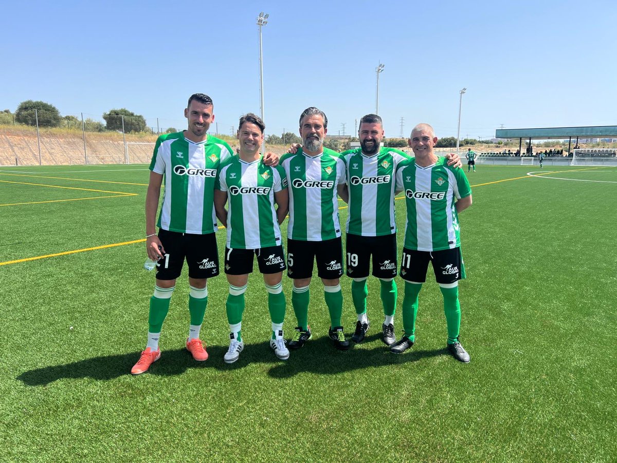 RBetisEXJ's tweet photo. 💚⚽ El sábado compartimos una nueva jornada de fútbol con el C.F. Veteranos Nerja en la Ciudad Deportiva Rafael Gordillo.

Seguimos fortaleciendo la relación entre clubes andaluces.

https://t.co/m11uhgt6ZL

#realbetis #haciendobericismo https://t.co/xq0urfFn9R