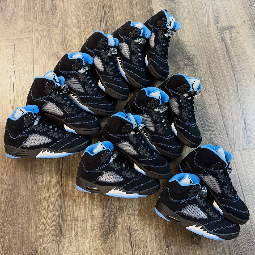 JustFreshKicks tweet media