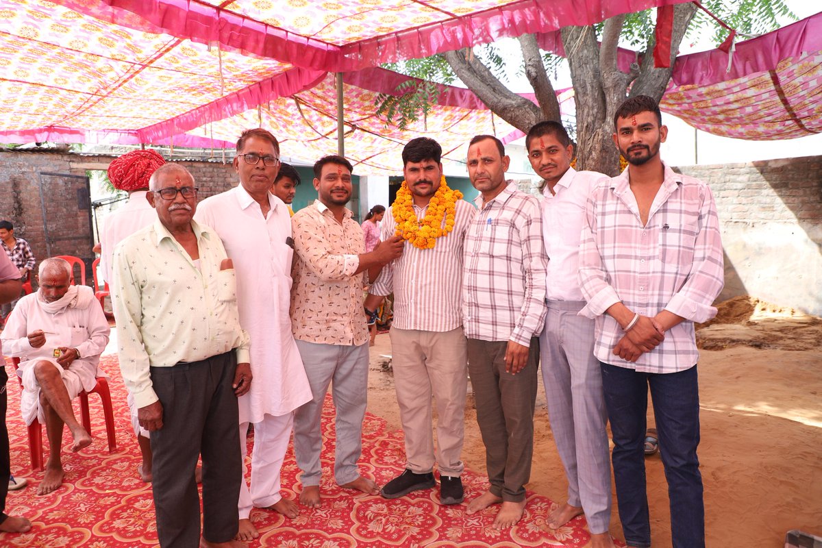 sohanc348's tweet photo. मेरे स्थानीय गांव नेवटा में श्री शीतला माता मंदिर जीर्णोद्धार निर्माण कार्य सभी ग्राम वासियो की उपस्थिति में मुहूर्त लगाया गया । https://t.co/Ypqh6oVj8l