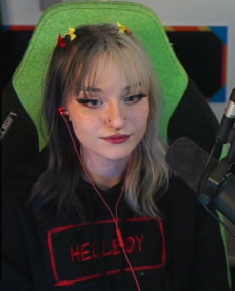 inkosiraider's tweet photo. Neeeeeeed her to bring this hairstyle back https://t.co/Sv5PcrO7JS