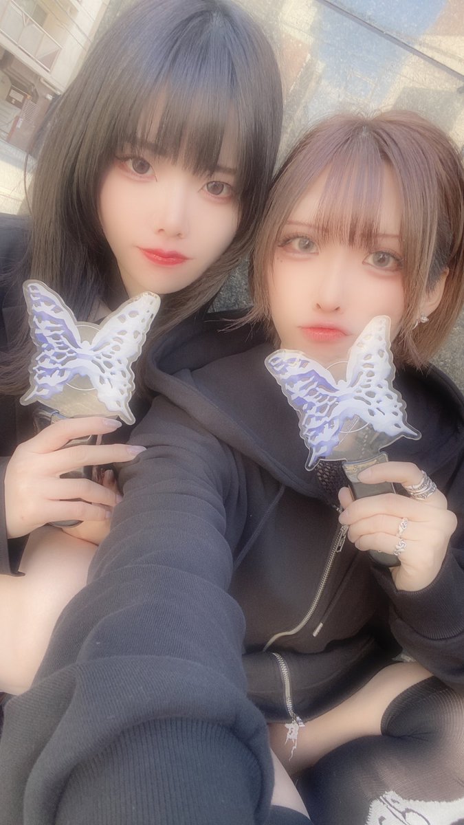 m__gothicmoon's tweet photo. 10歳差なんて関係ねぇ𖤐 ̖́-
Fanjtwice武瑠のLIVEで知り合った奇跡
妹みたいで可愛いンだよね〜🔥 https://t.co/JwncVDPiZn