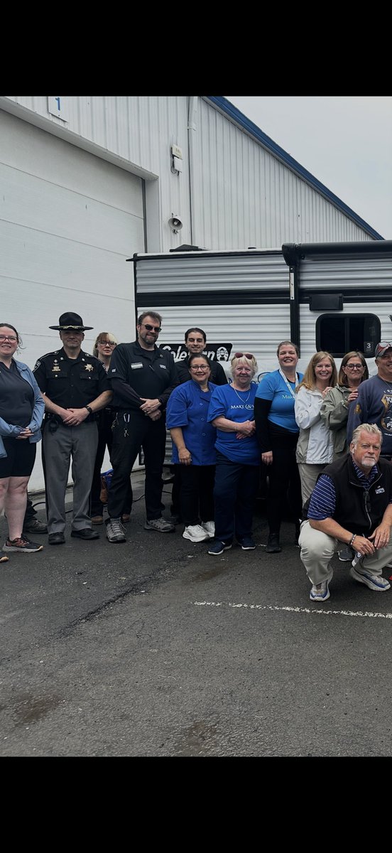 Boch56's tweet photo. Making wishes come through 1 RV at a time! #makeawish #campingworld #lovemyjob #kingstonrocks https://t.co/N49bXOaBWi