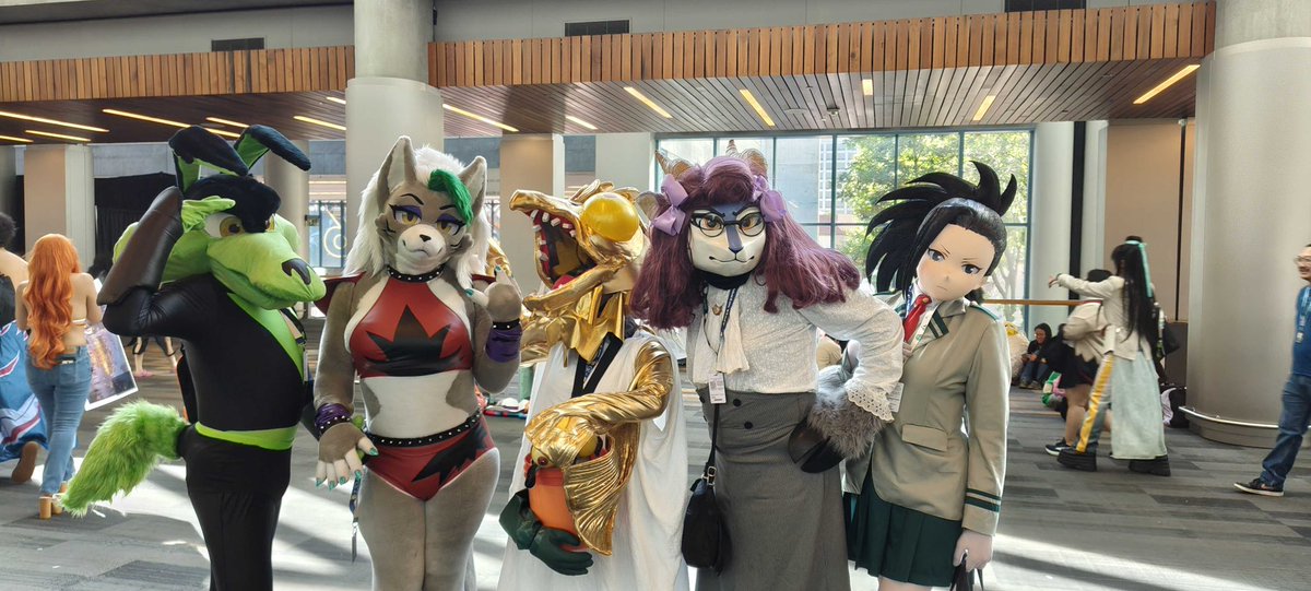 Loxy_Esdee's tweet photo. Had an amazing time @FanimeCon ! I was lucky to hang out with @MeiFurr and @WeyliArt ! Loved the experience and time together! 

Momo: essexeye on Bluesky
Loona cosplay(left): fizdryypz on Instagram 
#furry #Fursuiting #FanimeCon #cosplay https://t.co/YKYSbxmte3