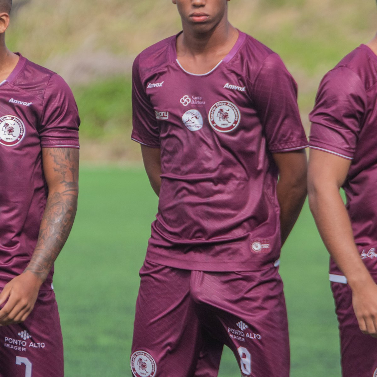 Flagrasdmalas's tweet photo. Novinho jogando bola sem cueca sempre é um tesão 🔥 https://t.co/xsa904GGaW