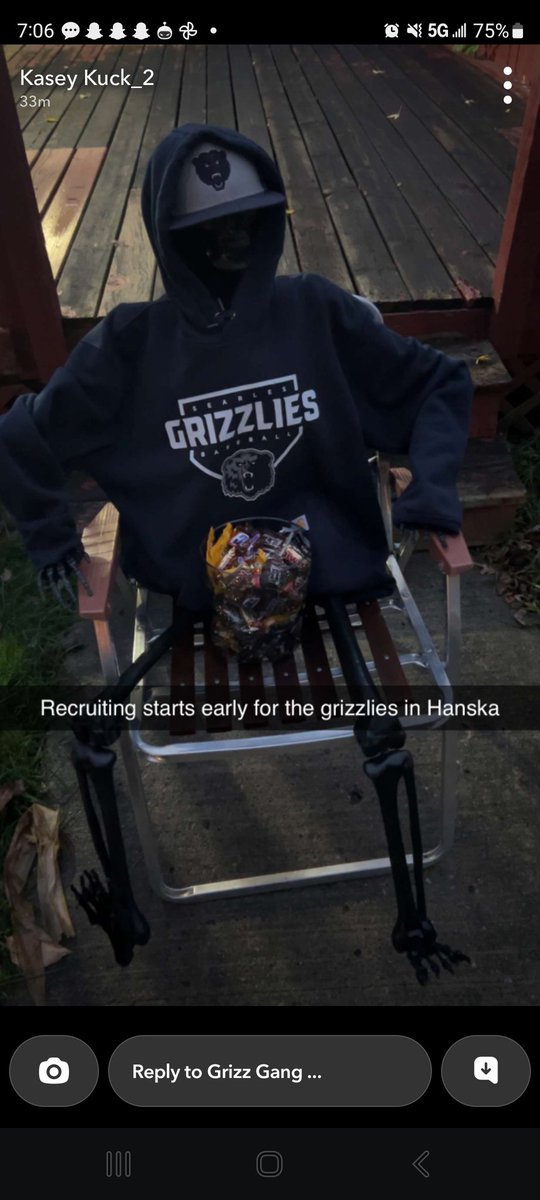 SearlesGrizz's tweet photo. Grizzlies host @HanskaLakers today in Searles at 5. Swing out 4 baseball beverages &amp; burgers

Did you know @Kaseykuck2 lives in Hanska and that Ethan Mixdorf and Tony Geiger used to play for the Lakers. Well, now you do
#2CaseOs #SearlesWineMixer #Lopez #Glizzy #Shabba #BigDew https://t.co/RZnuIlvH9n