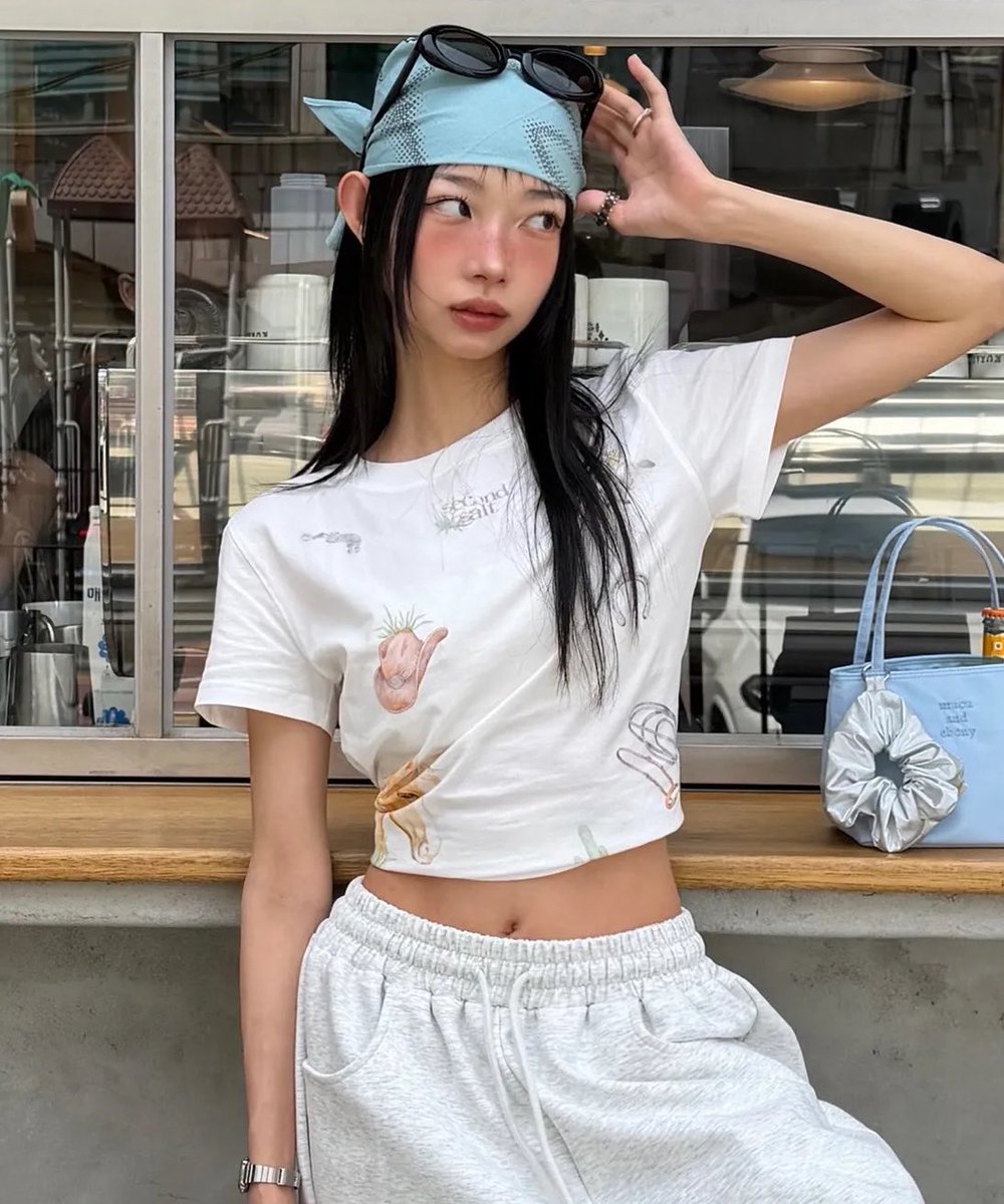 prevnseoul's tweet photo. ꒰ Pre ꒱ Secondsalt ⊹*⟡ 👩🏻🎵🎧໒꒱ ‧₊˚

pony archive t-shirt  2 colors
★ ลด 33% เหลือ 990.- ส่งฟรี (มัดจำ 600.-)

🛩️ ส่งกลับแอร์ ♡ รับพรีจนกว่าคูปองจะหมดค่ะ
#secondsalt #พรีเกาหลี #พรีออเดอร์เกาหลี https://t.co/aQRuIbFzcc