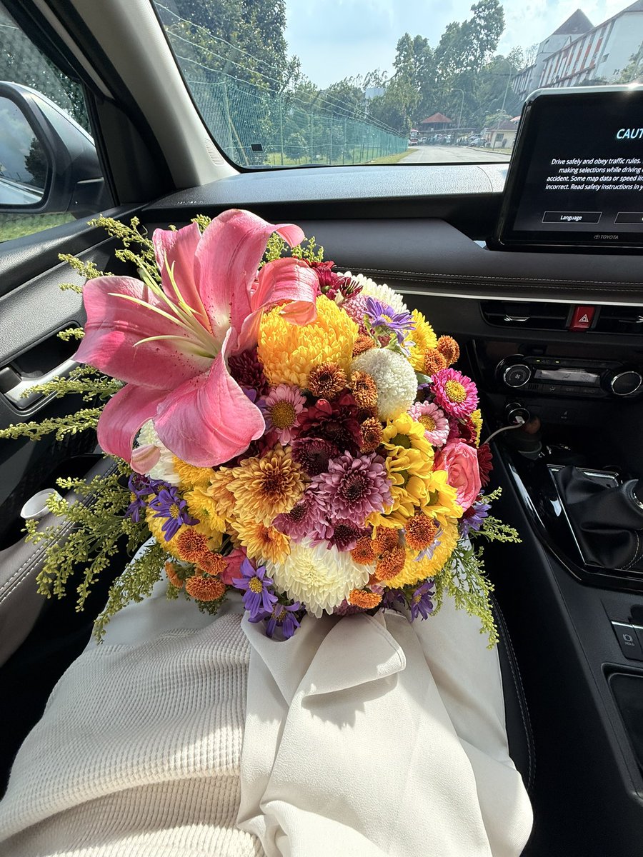 pputerii__'s tweet photo. my man got me big thumbelina with lily https://t.co/cAw66BU0Oo