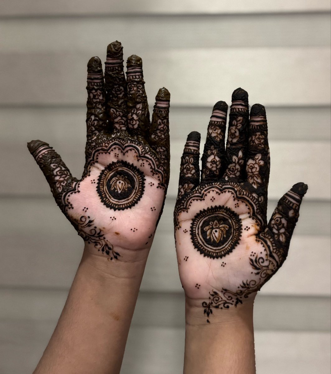 lemmebehidden's tweet photo. Doing what I love🤍
Follow 👇🏻

https://t.co/yLwd4C0yDp

 #eid #mehendi #art https://t.co/5LbDoz4zrd