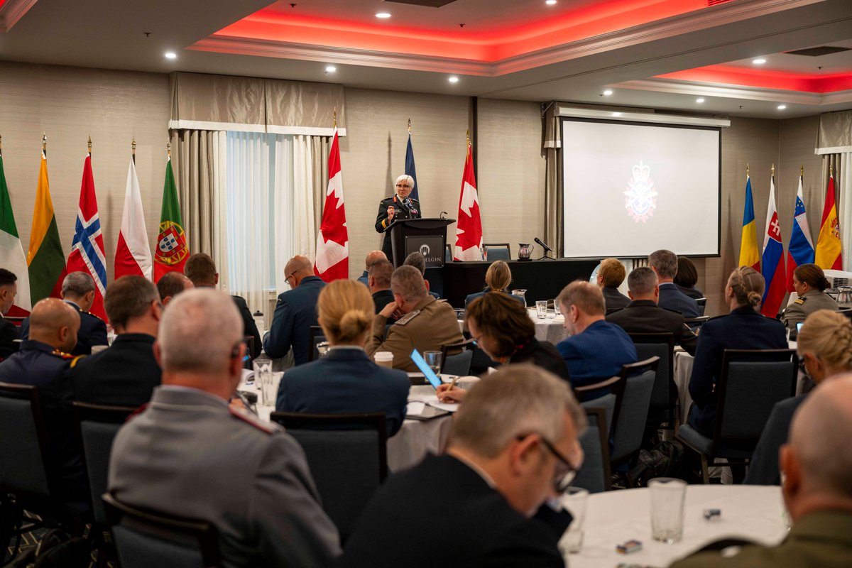 CDS_Canada_CEMD's tweet photo. Le @NATO_DefCollege a mené une étude transatlantique en Amérique du Nord pour comprendre comment l’#OTAN demeure pertinente dans un environnement de sécurité contesté et caractérisé par une concurrence stratégique et des menaces en évolution rapide. #PlusFortsEnsemble https://t.co/dgBarMZwzx