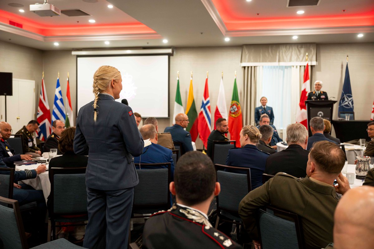 CDS_Canada_CEMD's tweet photo. Le @NATO_DefCollege a mené une étude transatlantique en Amérique du Nord pour comprendre comment l’#OTAN demeure pertinente dans un environnement de sécurité contesté et caractérisé par une concurrence stratégique et des menaces en évolution rapide. #PlusFortsEnsemble https://t.co/dgBarMZwzx