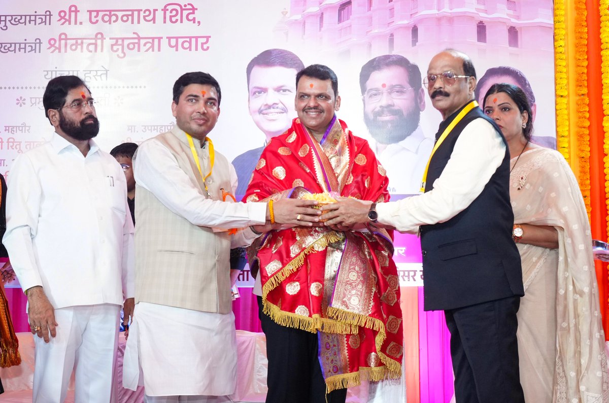 CMOMaharashtra's tweet photo. #Maharashtra #DevendraFadnavis #Mumbai #ShriSiddhivinayak https://t.co/XDBoDdS40p