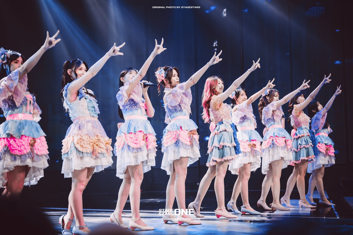 StageStars tweet media