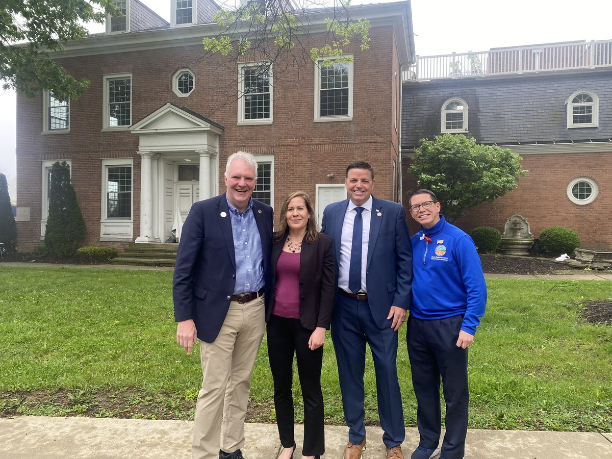 chrisronayne's tweet photo. A morning of remembrance across Cuyahoga County. Thank you to those who’ve served and sacrificed for our freedom and for our country. Thanks also to the Village of Highland Hills and the Cities of Warrensville Heights and Parma Heights for hosting today. #WeAreCuyahoga https://t.co/farsDvcS0o