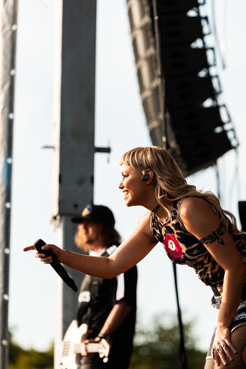 Rock Sound tweet media