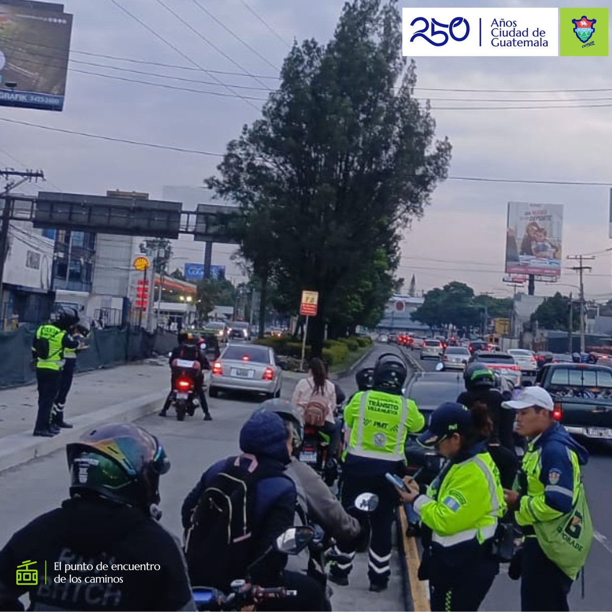 TransmetroGuate's tweet photo. Evita sanciones.
Respeta la vía exclusiva del #Transmetro, este carril está diseñado para mantener una frecuencia más fluida, reducir atrasos y permitir que miles de usuarios lleguen a sus destinos cada día.
#MeVoyEnTransmetro #MuniGuateAlFrente https://t.co/s22VSwP0fH